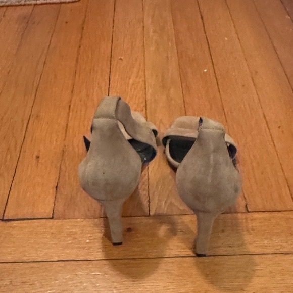 Saint Laurent Women's Black and Tan Heels - Picture 3 of 5